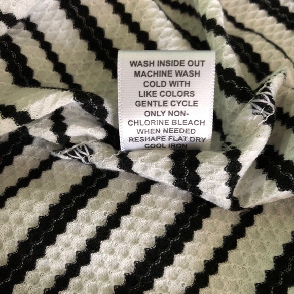 ELLE Cap-Sleeve Blouse - Picture 6 of 6